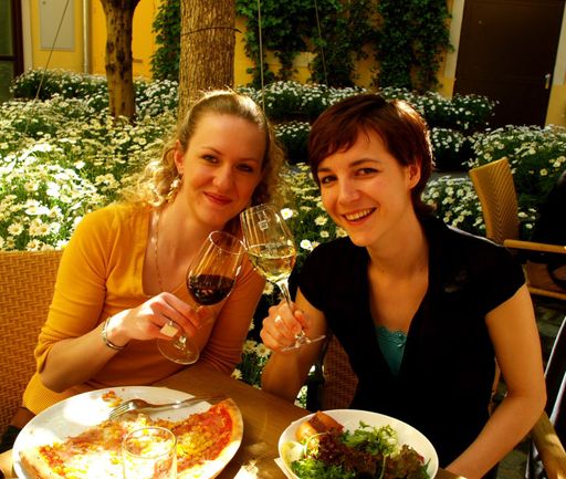 500 Margeriten im Innenhof der Trattoria Margareten