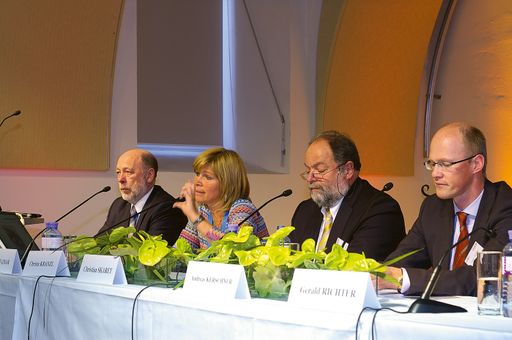 Im Bild: Peter Tajmar, Bohmann Druck und Verlag; Christa Kranzl, bmvit; Christian Skaret, BVL; Andreas Kerschner, Birkart Globistics