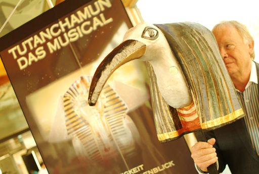  Ernst Neuspiel, künstlerischer Leiter der Festspiele Gutenstein, holt Tutanchamun nach Niederösterreich