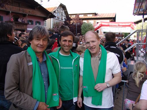  v.l. Didi Constantini, österreichischer Erfolgscoach und Fußball-Experte, Josef Margreiter, GF der Tirol Werbung, und Matthias Sammer, DFB Sportdirektor und langjähriger, deutscher Nationalspieler, bei der Siegerehrung des CORDIAL Cup 2008 in Kirchberg in Tirol.
