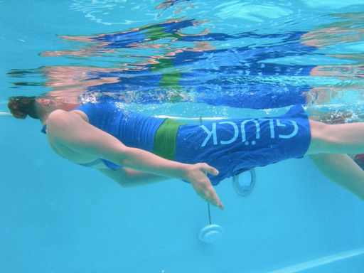 Im Rahmen eines Poolhappenings präsentierte das ökofaire Modelabel "Göttin des Glücks" seine Sommerkollektion.