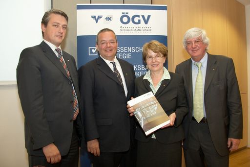  Im Bild v.l.n.r. Dr. Rainer Borns (Mitglied des Vorstandes), Mag. Bernd Spohn (Stellvertretender Vorstandsvorsitzender), Mag. Margareta Steffel (Mitglied des Vorstandes) und Prof. DDr. Hans Hofinger (Verbandsanwalt und Vorsitzender des Vorstandes) 
http://pressefotos.at/m.php?g=1&dir=200805&u=43&e=20080515_v&a=event