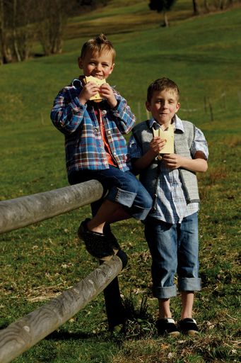 Die längste Käsetafel der Welt - Kräuterbauernhöfe - "Äbbas Bsondarigs" auf der KäseStrasse Bregenzerwald