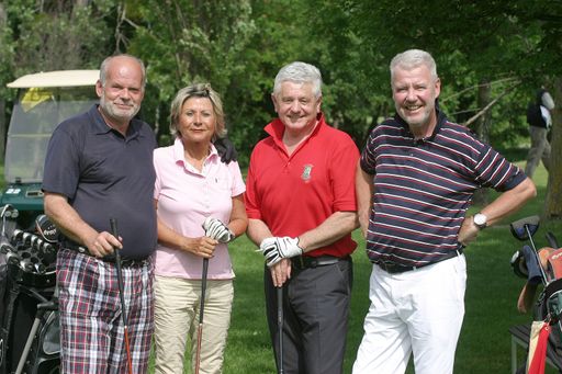 Vorschau Bild von Engagiert am Green: v.l.n.r.: Dr. Manfred Ainedter, Elisabeth Dostal, LHStv. Ernest Gabmann, LAbg. Mag. Klaus Schneeberger, Präsident GC Föhrenwald