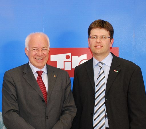 LH Herwig van Staa und Dr. Michael Brandl (Prokurist der Tirol Werbung) präsentierten heute die Tourismus-Daten der letzten Wintersaison.