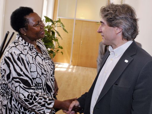Sozialminister Dr. Erwin Buchinger empfängt die ugandische Sozialministerin Syda Bbumba