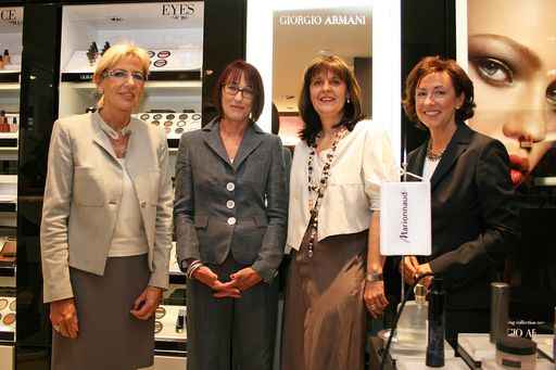  und Giorgio Armani trafen sich mit Leading Ladies aus Oberösterreich zu einer eleganten Beauty-Diskussion und klärten Styling-Fragen wie 'Wie wichtig ist es, gepflegt den Beruf auszuüben?'. im Bild v.l.n.r.: Elisabeth Schneider (Optik Geier), Dr. Christine Schöpf (ORF), Dr. Claudia Raml (Oberbank), DI Gabriele Herzog (selbständige Trainerin)
http://pressefotos.at/m.php?g=1&u=54&dir=200805&e=20080528_r&a=event