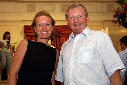 Vorschau Bild von Mag. Alexandra Graski-Hoffmann (GF der MAC Hoffmann) mit Vinea Wachau Präsident Franz Hirtzberger