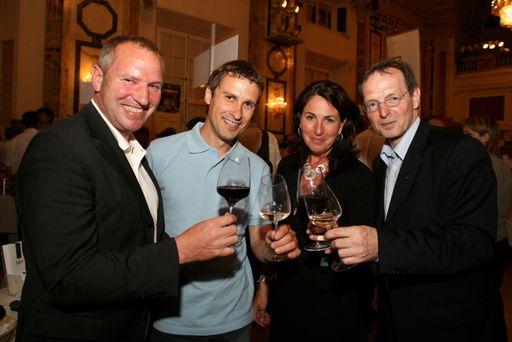 Winzer und Weinexperten unter sich Winzer Josef Igler, ein unbekannter Weinenthusiast, Dörte Steiner, Johannes Einzenberger