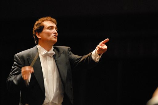 Dirigent Jorge Uliarte - Gründer der "Südlichsten Festspiele der Welt"