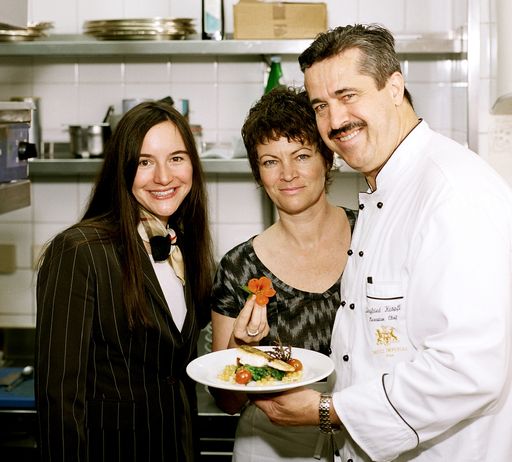 Vorschau Bild von Setzen sich gemeinsam für "Bewussten Genuss" ein: Mag. Margareta Seiser von NORDSEE Österreich, Ernährungsexpertin Mag. Hanni Rützler und Starkoch Siegfried Kröpfl (Personen v.l.n.r.).