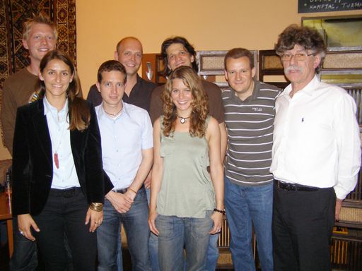 v.l.n.r.: Bernhard Vosicky (Radio Arabella), Martina Ressmann (APA-OTS), Harald Sorger (Putz&Stingl), Thomas Mair (98,3 Superfly), Coshiva, Walter Strobl (98,3 Superfly), Thomas Wollert (Radioforen.de), Erich Félix Mautner (derStandard)