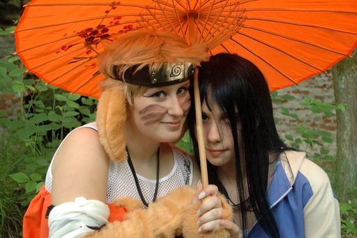  Bild zu OTS - Cosplay aus der Anime-Serie "Naruto" Im Bild: v.l.n.r.: Corina, Sabrina
http://www.maco.or.at/presse-bildmaterial