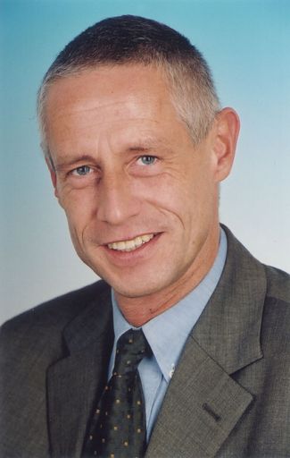  Die OPTIC GesmbH,das am österreichischen Brillenglasmarkt stark aufsteigende Unternehmen, stärkt nun durch die Übernahme am 03. Juni 2008 der Schulz Optische Fabrik GmbH in Glücksburg auch die Marktposition in Deutschland. Im Bild: Geschäftsführer Thomas Beier