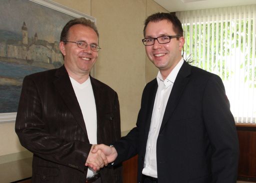 Mag. Hermann Petz verabschiedet Geschäftsführer Ing. Wolfgang Mayer und wünscht alles Gute