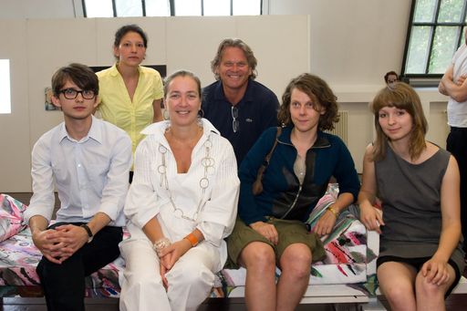 Gestern,12. Juni 2008, lud Belvedere-Direktorin Agnes Husslein-Arco in den Augarten Contemporary, der Dependance des Belvedere für zeitgenössische Kunst, zur Präsentation der im Rahmen der aktuellen Ausstellung "Form und Grund" angefertigten Sondereditionen. Marcin Zarzeka (Preisträger), Ayumi Rahn (Preisträger), Dr. Agnes Husslein-Arco (Direktorin, Belvedere), Klaus Guggenberger, Amelie von Wulffen, Janina Arendt (Preisträger)
http://pressefotos.at/m.php?g=1&u=66&dir=200806&e=20080612_a&a=event