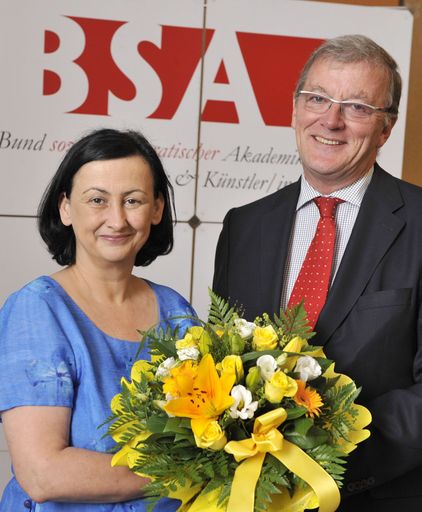 Justizministerin Dr. Maria Berger wurde am BSA-Bundestag im Gartenhotel Altmannsdorf für zwei Jahre zur Präsidentin des Bundes Sozialdemokratischer Akademiker/innen, Intellektueller und Künstler/innen (BSA) gewählt. Im Bild Maria Berger mit Caspar Einem.