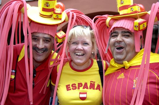 Vorschau Bild von Augelassene Stimmung. Überall, wo Spaniens Fans unterwegs waren, herrschte beste Stimmung.