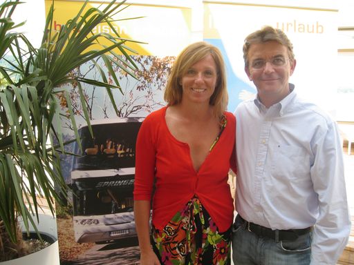 Andrea Springer und Hannes Jagerhofer freuen sich über einen gelungenen Webauftritt von www.springerreisen.at.