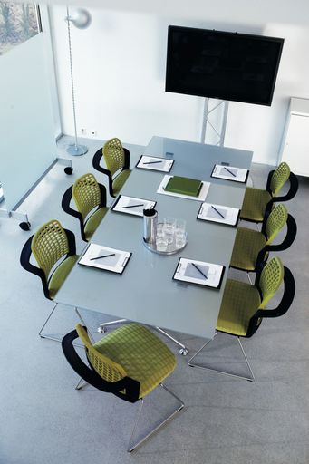  Der neue Meeting-Stuhl HAG Sideways erhält zwei der höchsten internationalen Auszeichnungen Das zukunftsweisende Gesamtkonzept des Konferenzstuhls HAG Sideways mit seiner durchdachten Ergonomie, dem avantgardistischen Design und dem hohen Maß an Umweltverantwortung wurde von der NeoCon-Jury ausgezeichnet. Die Verwendung dieses Bildes ist für redaktionelle Zwecke honorarfrei. Abdruck bitte unter Quellenangabe: "obs/HAG GmbH".