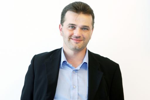  Michael Ebeert verstärkt ab sofort das Team von Medscreen, dem Wiener Anbieter von Patienteninformations-Systemen für Österreichs Arztpraxen und Ambulatorien, wo er sich um die Leitung und den Ausbau des Sales-Team
kümmern wird.