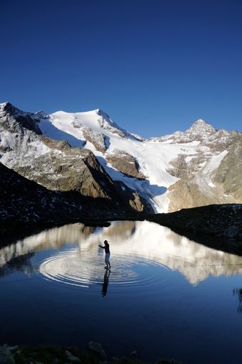 Vorschau Bild von Heinz Zak, Organisator des Slackline Events vom 23.08.08 - bis 24.08.08 in Mayrhofen (im Bild am See unter der Maierspitze, im Spiegel Wilder Freiger).