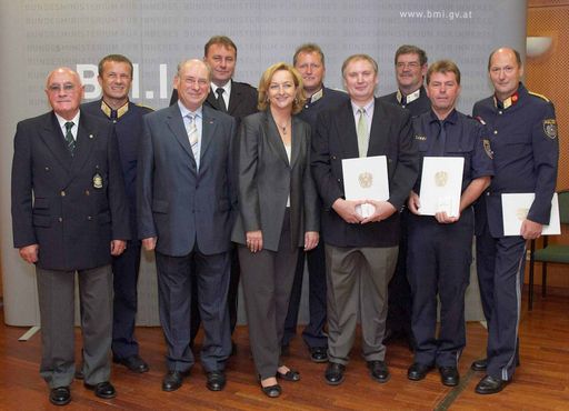 Dektretverleihung und Ehrenzeichen Mitarbeiter der Kriminalitätsopferhilfe Weisser Ring: Karl SCHNEPS, Udo JESIONEK, Walter SANTIN,  Maria FEKTER,  Walter HAFNER, Ernst MITSCH, Johann WAGNER, Florian LADENGRUBER,