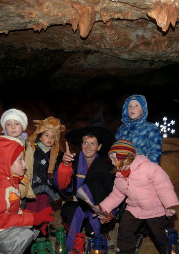  QUAX Familien-Freizeit-Tipp: Hexe Rabia mit Kindern auf Erkundungstour