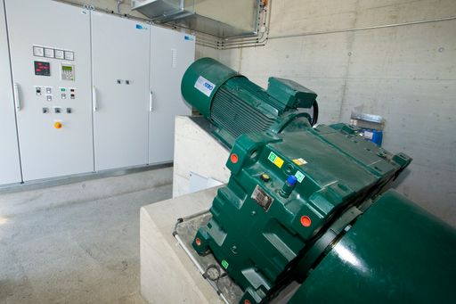 Vorschau Bild von Die Wasserkraftschnecke wurde von BEA Electrics nach individuellen Bedürfnissen für den Wasserkraftbetreiber Brigl & Bergmeister gefertigt.