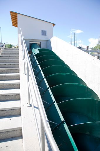 Vorschau Bild von Die Wasserkraftschnecke von BEA Electrics nutzt höchst effizient das Dotierwasser des Staubauwerks in Niklasdorf zur Stromgewinnung.
