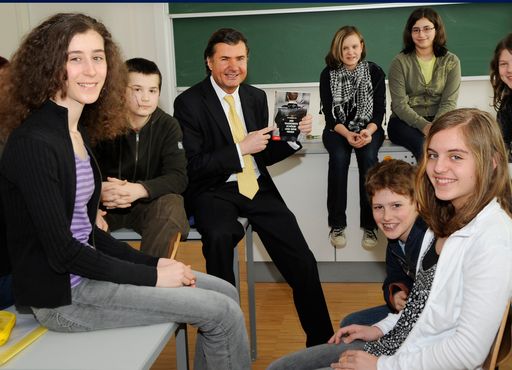 Andreas Salcher präsentiert sein Buch in der Sir Karl Popper Schule