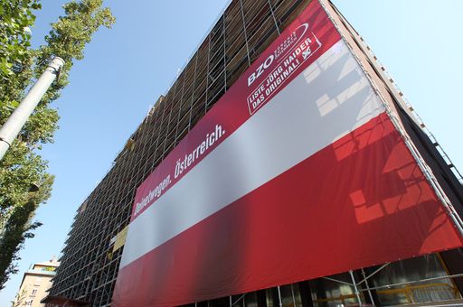 Das mit 300 Quadratmetern wahrscheinlich größte Wahlplakat Österreichs wurde heute im Grazer Stadtzentrum präsentiert und wurde am Gebäude der ehemaligen Pensionsversicherungsanstalt am Eggenberger Gürtel angebracht. Das BZÖ erreicht mit dieser gigantischen Werbefläche täglich zehntausende Menschen.