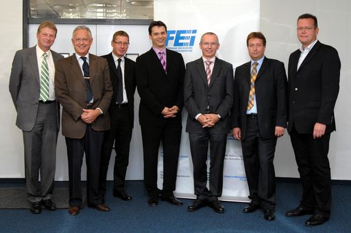 Im Bild v.l.n.r.: Ing. Christian Blumberger (CEO, HB Austria Holding GmbH), Dkfm. Franz Schlechta (Geschäftsführer, BSH Hausgeräte GmbH), Ing. Gerhard Schwab, (Geschäftsleitung Consumer & Marketing, Kärcher GmbH), Robert Gerstbauer, (Head of IT Marketing &Strategy, Sony Austria GmbH), Dr. Manfred Müllner (Geschäftsführer-Stv., FEEI), Christian Koller, (Prokurist, Wilhelm Sihn Jr. & Co GmbH), Peter Pollak (Geschäftsführer, Dyson Austria GmbH)

Weitere Bilder abrufbar unter:
 http://pressefotos.at/m.php?g=1&u=53&dir=200809&e=20080904_a&a=event