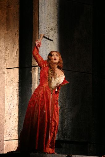 Am 7. Februar 2009 wird Anna Netrebko wird nach der Geburt ihres Babys auf der Bühne der New Yorker Met als Lucia di Lammermoor zu sehen sein.