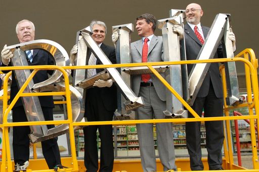 Vorschau Bild von Spatenstich BahnhofCity Wien West
v.l.n.r.: Bgm. Häupl, BM Faymann, VS ÖBB-Holding AG Klugar, VD ÖBB-Infrastruktur Bau AG Matthä