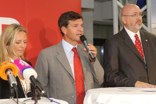  Festrede BahnhofCity Wien West
V.l.n.r.: Regina Preloznik, VD ÖBB-Holding AG Klugar, VD ÖBB-Infrastruktur Bau AG Matthä