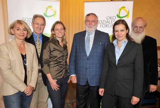  Mündige KonsumentInnen forcieren nachhaltige Qualität, v.l.n.r.: Barbara van Melle (Slow Food Wien), Walter Schiebel (Universität für Bodenkultur, Institut für Marketing & Innovation), Corinna Milborn (Moderatorin, Journalistin), Franz Fischler (Präsident Ökosoziales Forum), Tanja Busse (Autorin - Die Einkaufsrevolution. Konsumenten entdecken die Macht), Rudolf Bretschneider (GfK Austria)
http://pressefotos.at/m.php?g=1&u=1&dir=200809&e=20080916_u&a=event