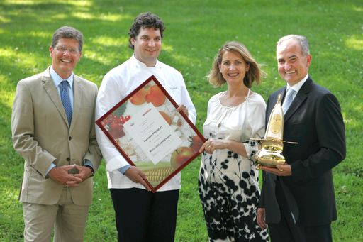  Im Bild v.l.n.r.: Karl Hohenlohe, Herausgeber GAULT MILLAU, Thorsten Probost, Koch des Jahres 2008, Martina Hohenlohe, Chefredakteurin GAULT MILLAU, Johann Marihart, Generaldirektor AGRANA Beteiligungs-AG.