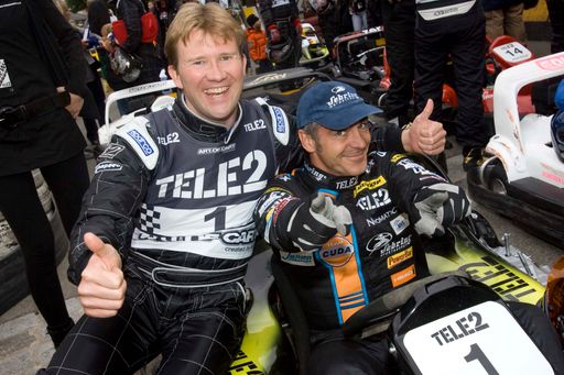Tele2 Boss Robert Hackl (li.) und Christian Clerici (re.) kämpften bei der zweiten Tele2 Art of Cart Trophy im Wiener Prater um jede Radlänge.