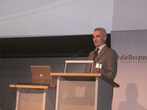 ExpertInnen diskutierten am 19. September 2008 auf der europäischen Konferenz zum EU-Projekt eHospital von die Berater (R)über neue Bildungsmöglichkeiten durch e-Learning im Krankenhaus: Mag. Konrad Fankhauser, stv. Geschäftsführung und HR Manager bei die Berater (R)