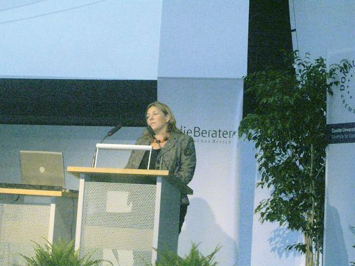 Vorschau Bild von ExpertInnen diskutierten am 19. September 2008 auf der europäischen Konferenz zum EU-Projekt eHospital von die Berater (R) über neue Bildungsmöglichkeiten durch e-Learning im Krankenhaus: Bundesministerin Dr. Andrea Kdolsky eröffnete die Veranstaltung.