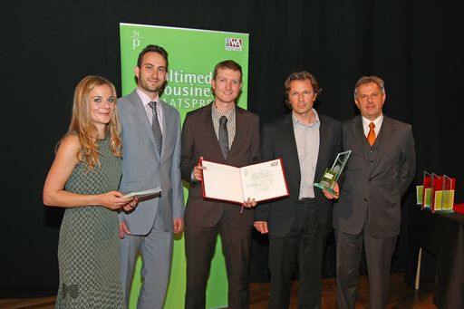 Im Bild v.l.n.r.: Dipl.-Kulturwirtin Anitra Eggler, Geschäftsführerin der mamma media Internet GmbH &Co KG (Moderation), DI Hermann Stern, Technische Universität Graz, DI (FH) Walter Rafelsberger, MODUL University Vienna, Univ.-Prof. DDr. Arno Scharl, MODUL University Vienna und Dr Albert Felbauer, Siemens IT Solutions and Services (Laudator)