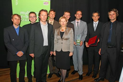 Vorschau Bild von Univ.-Prof. DDr. Arno Scharl, Vorstand des Instituts für Neue Medientechnologie der MODUL University Vienna (Projektleiter), KommR Brigitte Jank, Präsidentin der Wirtschaftskammer Wien und das Team des IDIOM FIT-IT Semantic Systems Forschungsprojekts (www.fit-it.at)