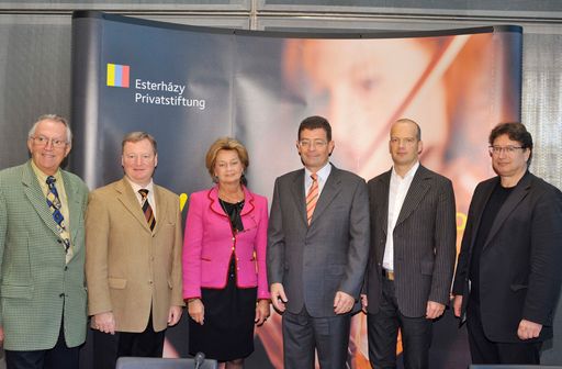 HAYDN - EXPLOSIV! Joseph Haydn und Esterházy 2009, v.l.n.r.: Univ.-Prof. Dr. Gernot Gruber (Wissenschaftliche Betreuung), Mag. Karl Wessely (Mitglied der Geschäftsführung Esterházy Privatstiftung), Alja Batthyány-Végh (Künstlerische Leitung), Dr. Stefan Ottrubay (Generealdirektor Esterházy-Betriebe), Wolfgang Muthspiel (Künstler), Fritz Pürstinger (Konzeptionist)
http://pressefotos.at/m.php?g=1&u=1&dir=200809&e=20080925_h&a=event