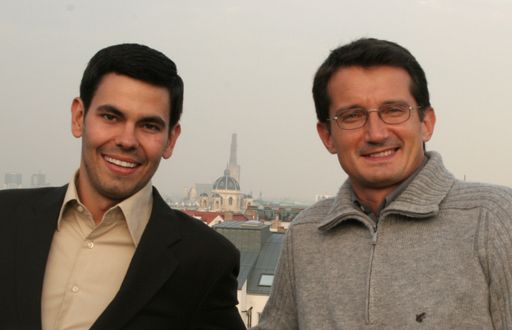 Vorschau Bild von Die Geschäftsführung von cyLEDGE, Mag. Wolfgang Frühwirt (l.) und Mag. Paul Blazek (r.), freut sich über die gelungene Spieleseite.