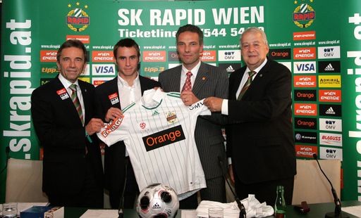  GEPA-2509084330 - WIEN,AUSTRIA,25.SEP.08- FUSSBALL - tipp3 Bundesliga powered by T-Mobile, SK Rapid Wien, Pressekonferenz. Bild zeigt Manager Werner Kuhn, Steffen Hofmann (Rapid), Michael Krammer (Orange) und Praesident Rudolf Edlinger (Rapid). 
Foto: GEPA pictures/ Mario Kneisl