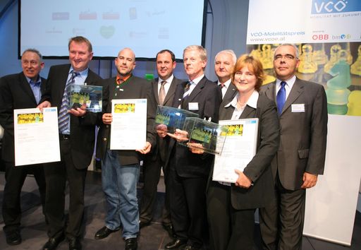 Preisverleihung VCÖ-Mobilitätspreis 2008 mit u.a. Umweltminister Pröll. v.l.n.r.: Willi Nowak (VCÖ-Geschäftsführer), BM Josef Pröl, Josef Halbmayr (ÖBB-Personenverkehr Vorstandsdirektor), Christian Weissenburger (Sektionschef bmvit) mit den Gesamtsiegern "ALPINE PEARLS": Mag Karmen Mentil, Dr. Peter Brandauer, Stephan Maurer, Helmut Wallner. 
http://pressefotos.at/m.php?g=1&u=52&dir=200809&e=20080925_q&a=event