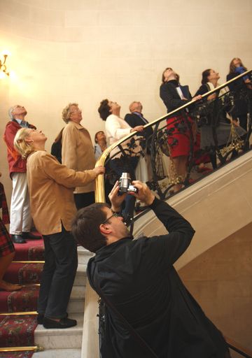 Tag des Denkmals: Staunende Besucher in der französischen Botschaft in Wien