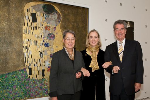  BP Heinz Fischer eröffnet "Gustav Klimt und die Kunstschau 1908" im Belvedere. Im Bild v.l.n.r.: Margit Fischer, Dr. Agnes Husslein-Arco (Direktorin), Bundespraesident Heinz Fischer
http://pressefotos.at/m.php?g=1&u=66&dir=200809&e=20080930_a&a=event