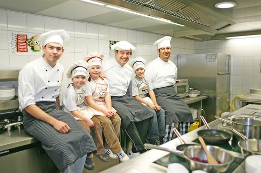 Im Brazer Gasthof Rössle (Alpenregion Bludenz) lässt sich Haubenkoch Valentin Bargehr über die Schulter schauen.